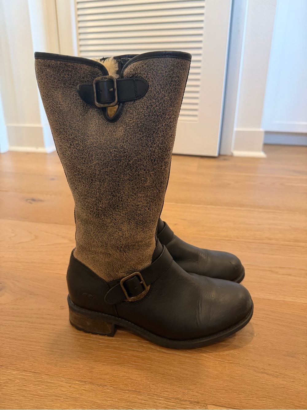 UGG Chancery Bomber Stout Brown Leather Zipper Sheepskin Boots size 7.5